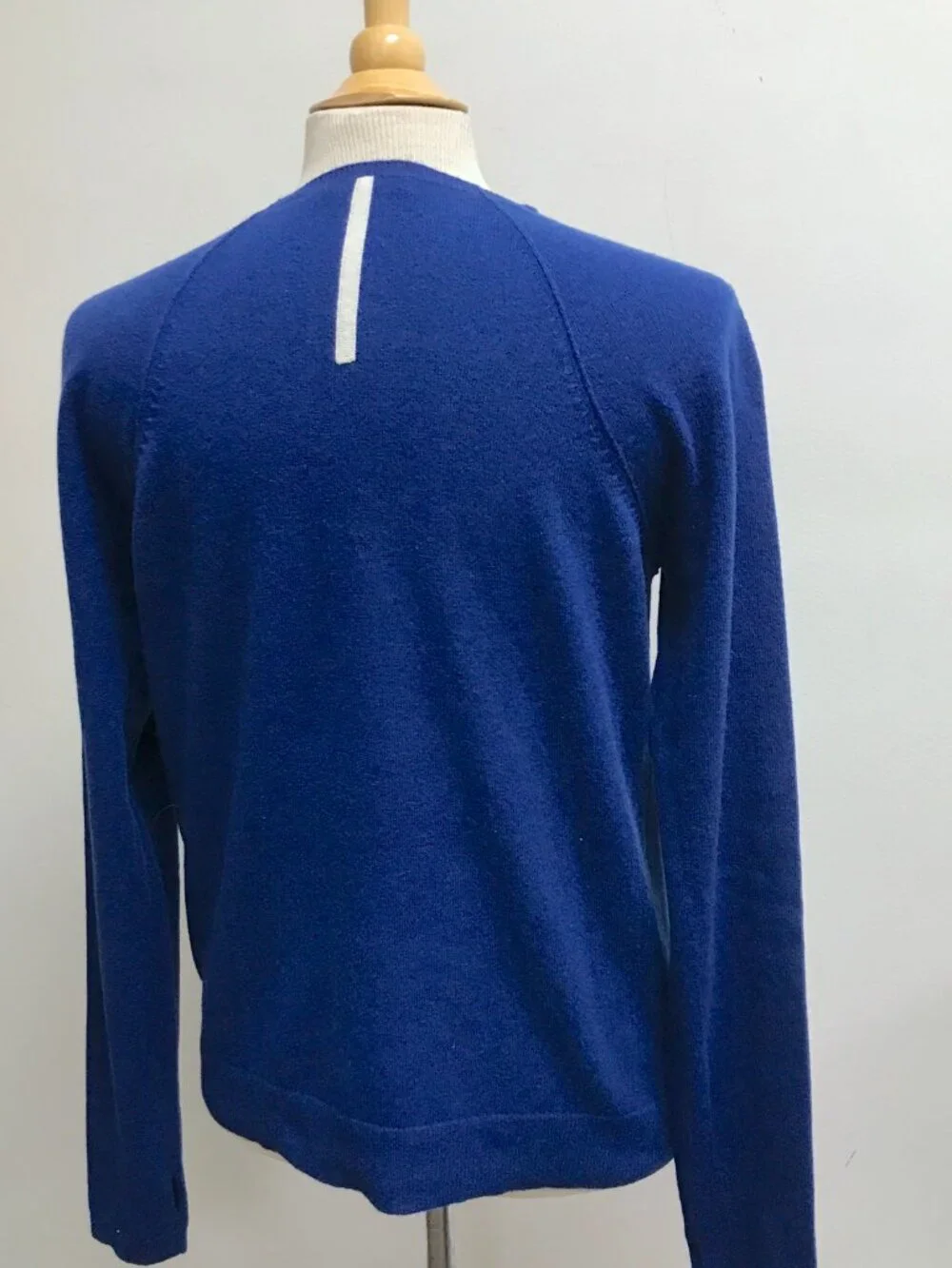 Duffy cashmere blue reverse edge crew neck sweater thumbholes M